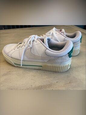 Nike Court Legacy Lift, Women’s Sneakers with Green Heel and Swoosh